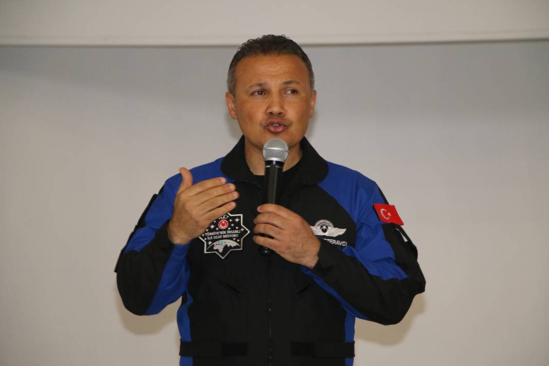 Türkiye'nin ilk astronotu Gezeravcı Eskişehir'de öğrencilerle buluştu - Resim: 3